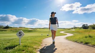 Wie lange dauert eine Runde Golf (18 Löcher)?